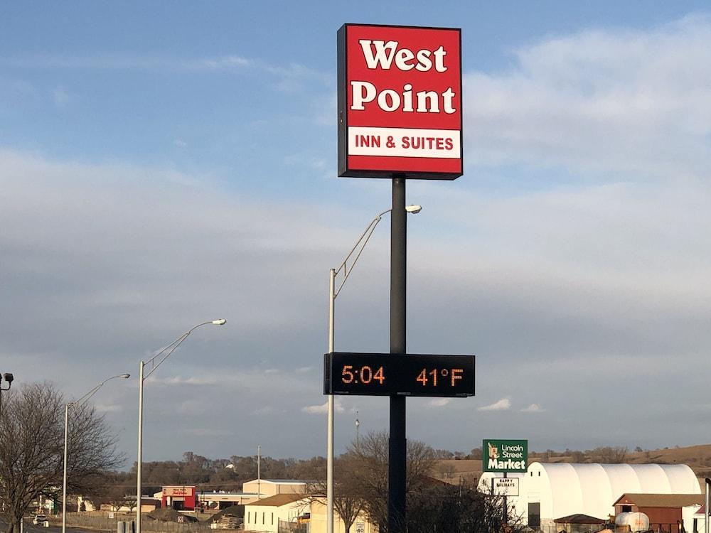 Oyo West Point Inn Buitenkant foto